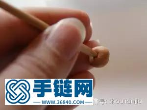 粘土制作鹅卵石形状串珠手链编法