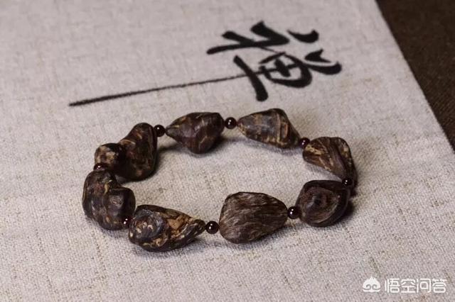 沉香木手串怎么盘玩？新手常犯的几个错误有哪些？