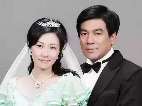 朱时茂的老婆，朱时茂妻子婚礼照片,本文共（3711字）