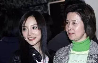 李小璐妈妈张伟欣，张伟欣不像混血儿,本文共（4834字）