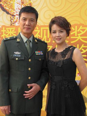 岳振华将军的妻子是谁图片