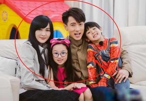 吴尊老婆林丽莹好丑，吴尊和老婆的(吴尊林丽莹结婚照片)