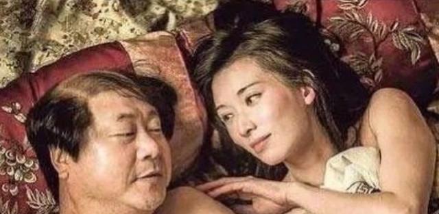 范伟老婆，张翰撞脸(范伟和女明星)