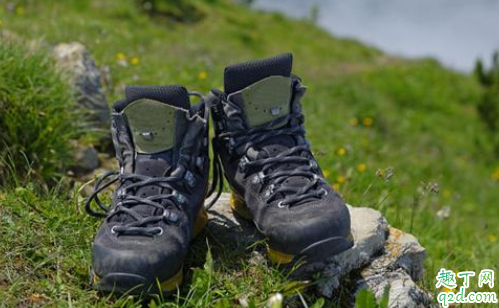 登山鞋可以在雪地穿吗(登山鞋在雪地防滑吗)