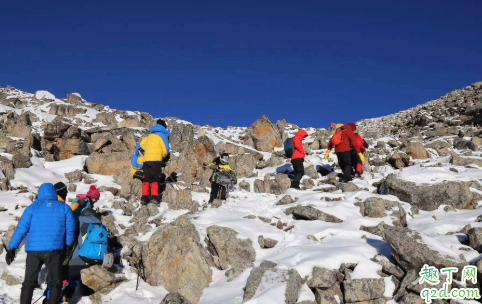 登山鞋可以在雪地穿吗(登山鞋在雪地防滑吗)