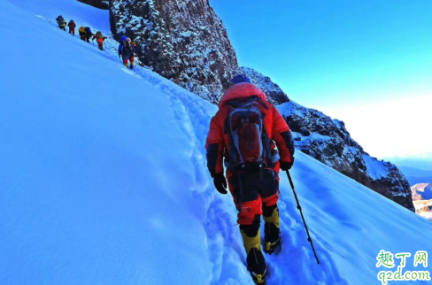 登山鞋可以在雪地穿吗(登山鞋在雪地防滑吗)