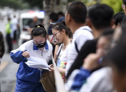 高考分数和平时考试的分数大概会差多少分2022(平时考试和高考分数能差多少)