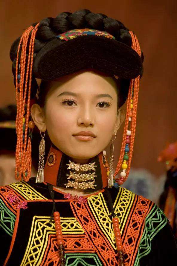 彝族女人为什么长的漂亮,彝族的女孩允许外嫁吗？　本文共（1091字）