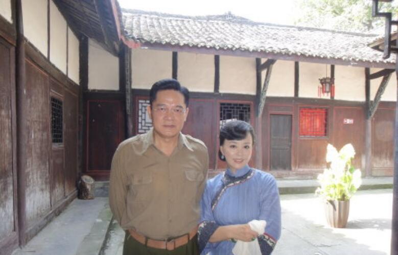 申军谊前妻詹燕妮端庄漂亮照片,申军谊的右眼睛是怎么回事？　本文共（1022字）