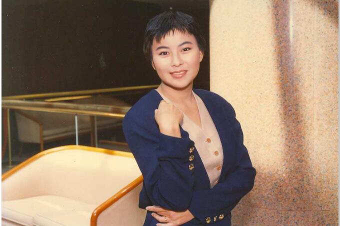 李美凤现在的生活照片,她穿比基尼照片身材超好　本文共（1099字）