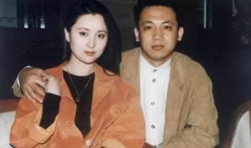 郝彤现任妻子和陈晓旭长的像吗,他现状如何？　本文共（933字）