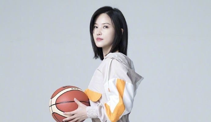 杨子姗鼻子一高一低怎么回事(杨子姗鼻子好歪)